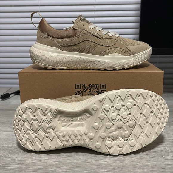 NWT Women's Vans UltraRange Neo VR3 Shoes - VN000CWESQ7 - Picture 7 of 11